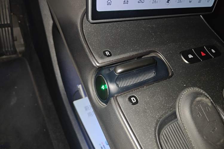 Used Nio ET5T 2023 75 kWh Touring Gear Lever
