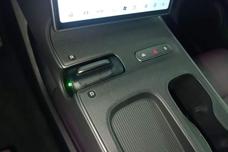 Used Nio ET5T 2023 75 kWh Touring Gear Lever