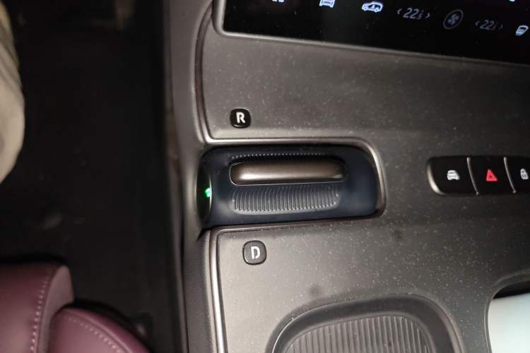 Used Nio ET5T 2023 75 kWh Touring Gear Lever