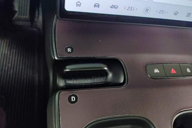 Used Nio ET5T 2023 75 kWh Touring Gear Lever
