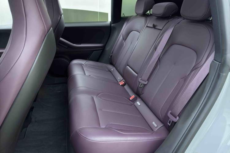 Used Nio ET5T 2023 75 kWh Touring Interior 11