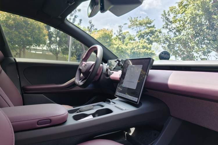 Used Nio ET5T 2023 75 kWh Touring Interior 3