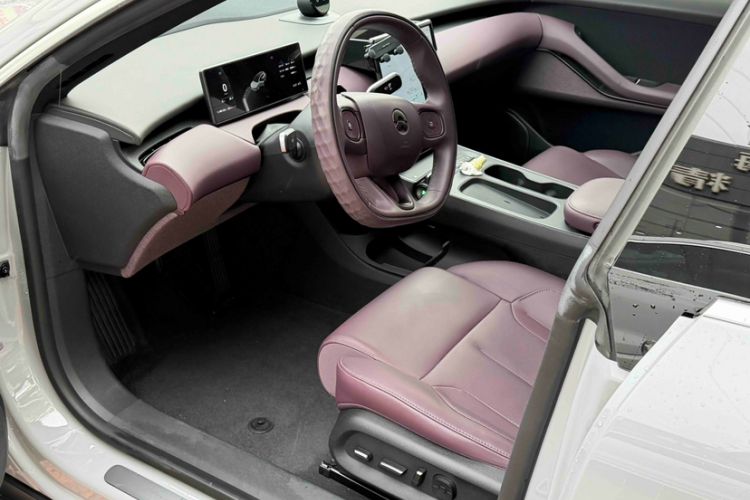 Used Nio ET5T 2023 75 kWh Touring Interior 4