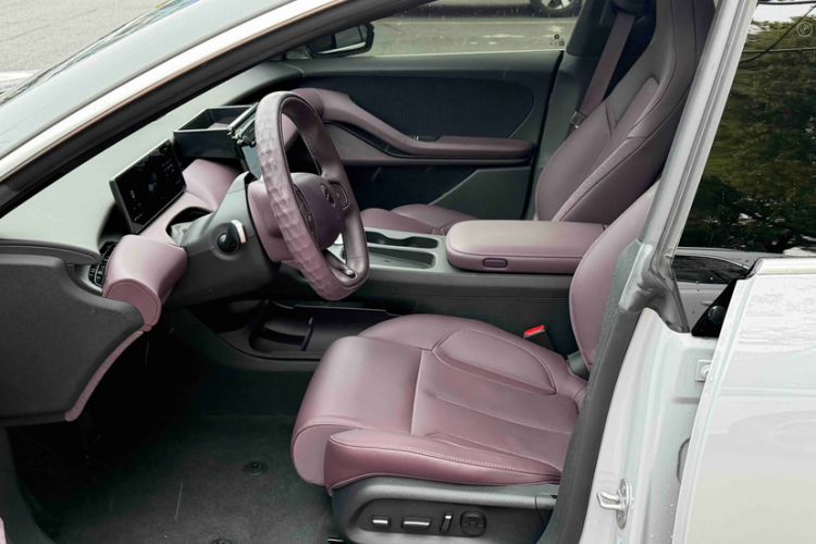 Used Nio ET5T 2023 75 kWh Touring Interior 6