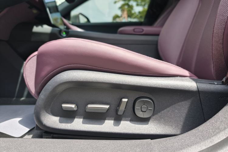 Used Nio ET5T 2023 75 kWh Touring Interior 9