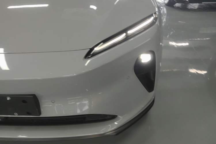 Used Nio ET5T 2023 75 kWh Touring Left Front Headlight