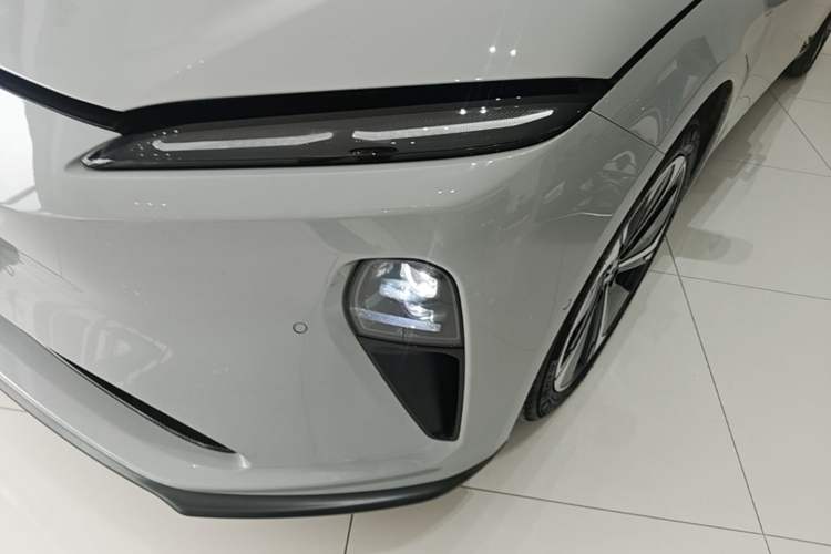 Used Nio ET5T 2023 75 kWh Touring Left Front Headlight