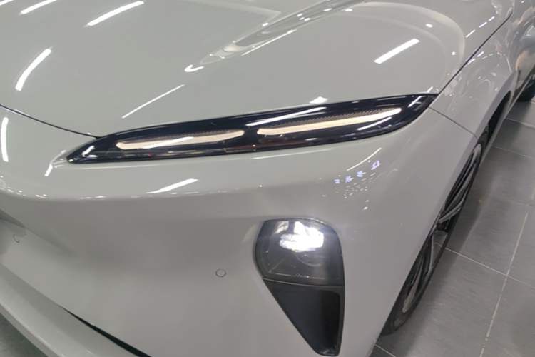 Used Nio ET5T 2023 75 kWh Touring Left Front Headlight