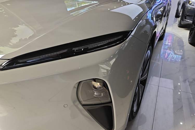 Used Nio ET5T 2023 75 kWh Touring Left Front Headlight