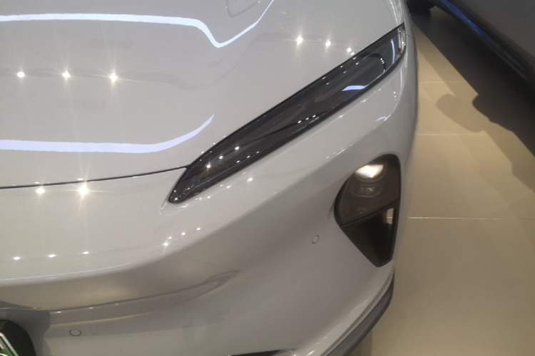 Used Nio ET5T 2023 75 kWh Touring Left Front Headlight