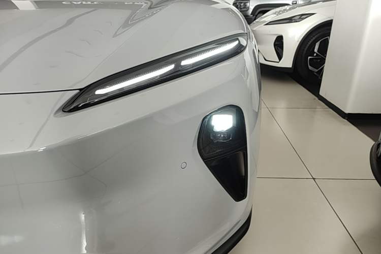 Used Nio ET5T 2023 75 kWh Touring Left Front Headlight