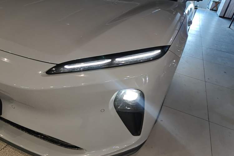Used Nio ET5T 2023 75 kWh Touring Left Front Headlight
