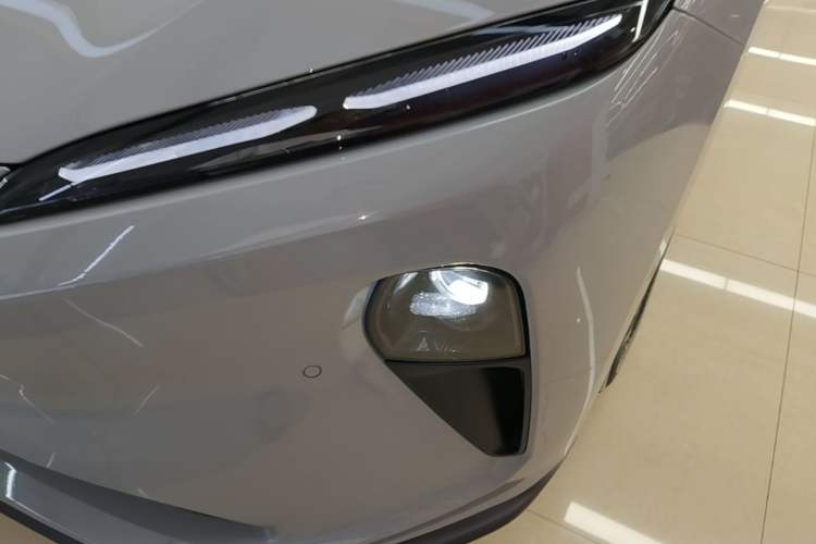 Used Nio ET5T 2023 75 kWh Touring Left Front Headlight