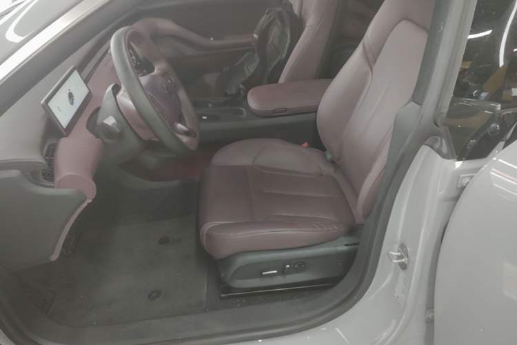 Used Nio ET5T 2023 75 kWh Touring Left Front Seat