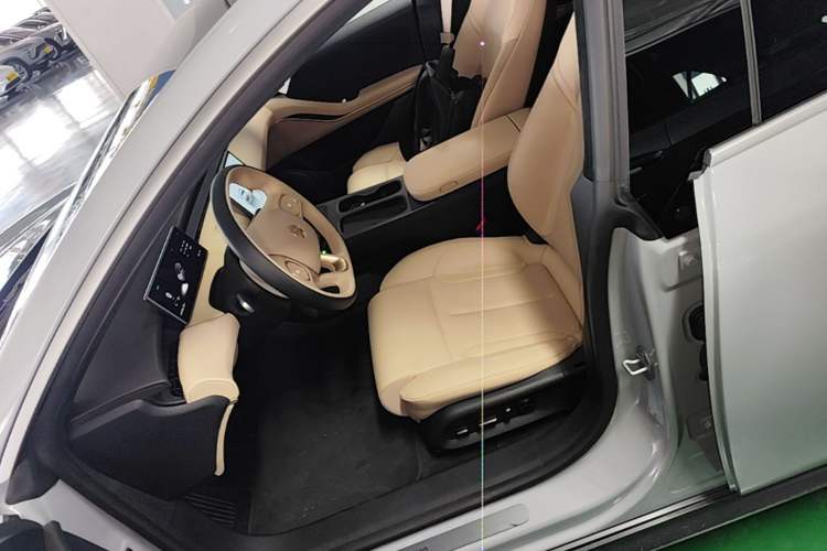 Used Nio ET5T 2023 75 kWh Touring Left Front Seat