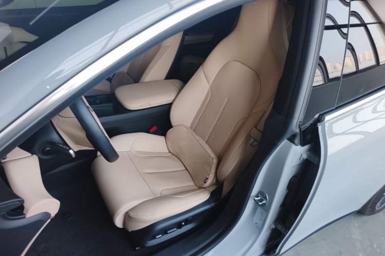 Used Nio ET5T 2023 75 kWh Touring Left Front Seat