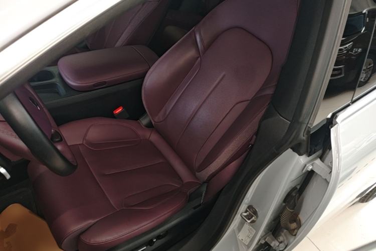 Used Nio ET5T 2023 75 kWh Touring Left Front Seat