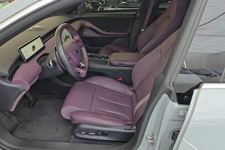 Used Nio ET5T 2023 75 kWh Touring Left Front Seat