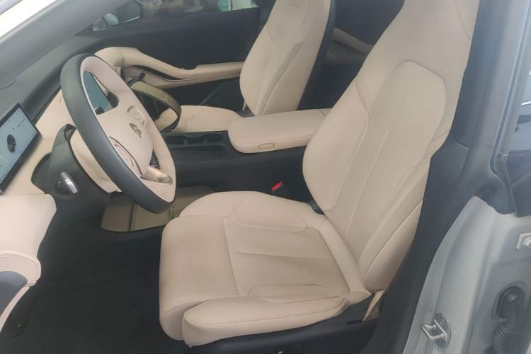 Used Nio ET5T 2023 75 kWh Touring Left Front Seat