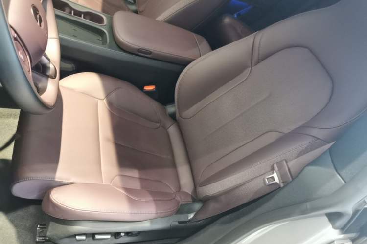Used Nio ET5T 2023 75 kWh Touring Left Front Seat