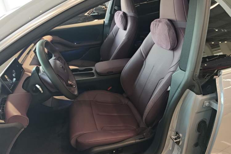 Used Nio ET5T 2023 75 kWh Touring Left Front Seat