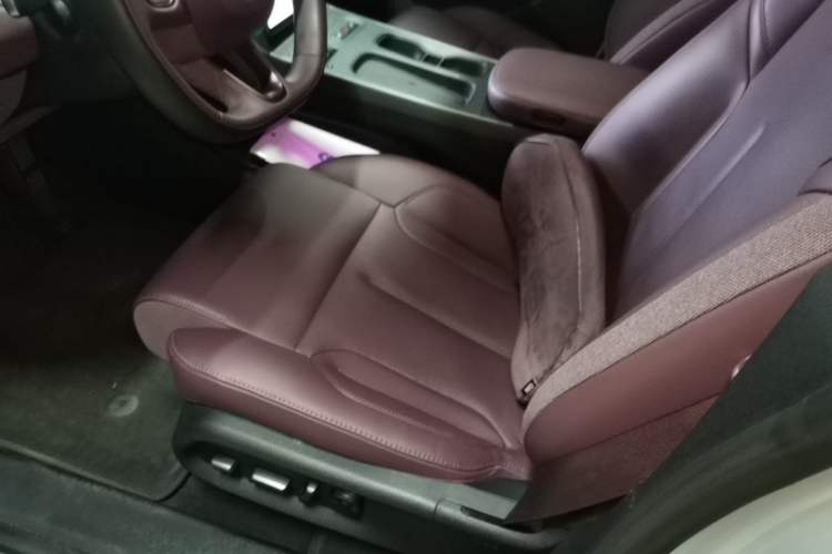 Used Nio ET5T 2023 75 kWh Touring Left Front Seat