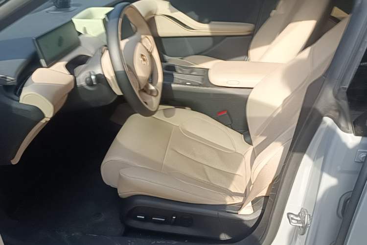 Used Nio ET5T 2023 75 kWh Touring Left Front Seat