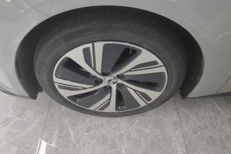 Used Nio ET5T 2023 75 kWh Touring Left Front Wheel Hub