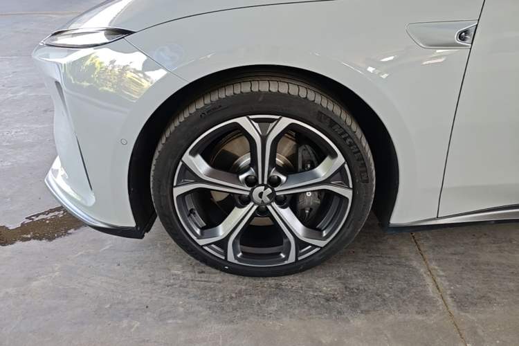 Used Nio ET5T 2023 75 kWh Touring Left Front Wheel Hub