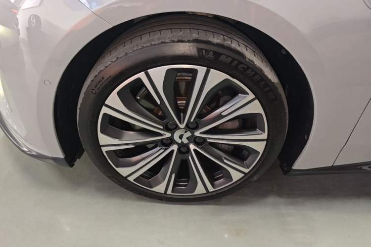 Used Nio ET5T 2023 75 kWh Touring Left Front Wheel Hub
