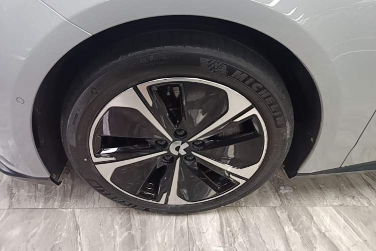 Used Nio ET5T 2023 75 kWh Touring Left Front Wheel Hub