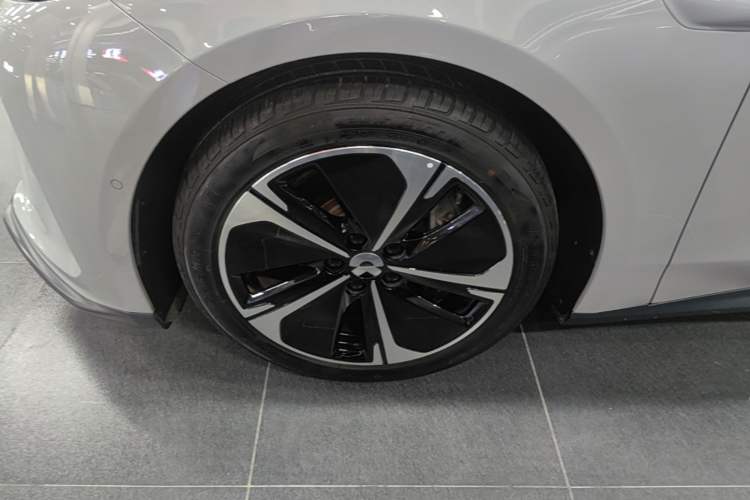 Used Nio ET5T 2023 75 kWh Touring Left Front Wheel Hub