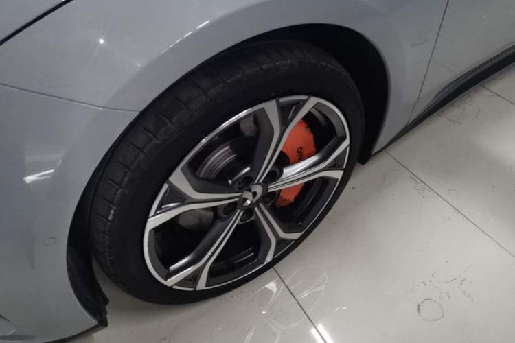 Used Nio ET5T 2023 75 kWh Touring Left Front Wheel Hub