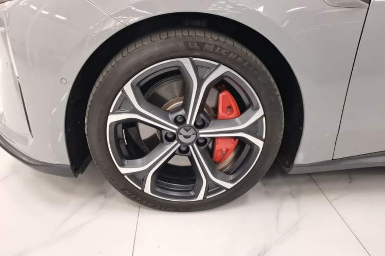 Used Nio ET5T 2023 75 kWh Touring Left Front Wheel Hub