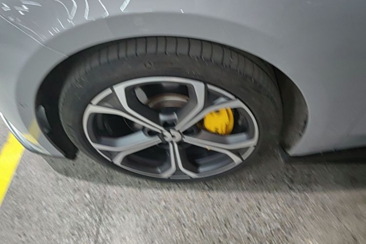 Used Nio ET5T 2023 75 kWh Touring Left Front Wheel Hub
