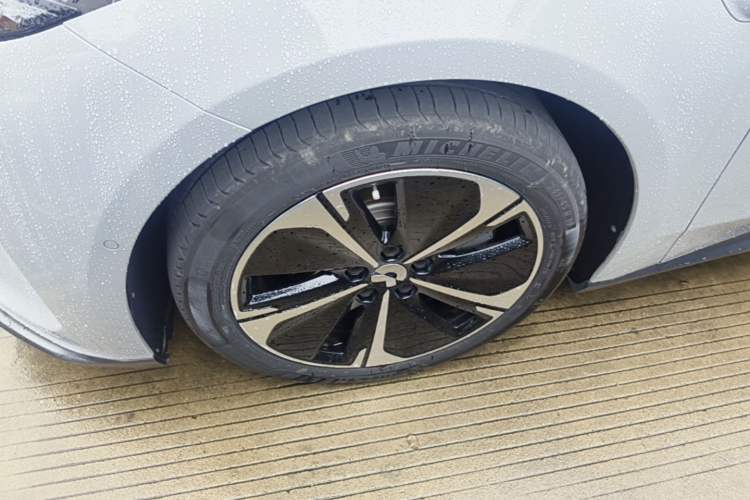 Used Nio ET5T 2023 75 kWh Touring Left Front Wheel Hub