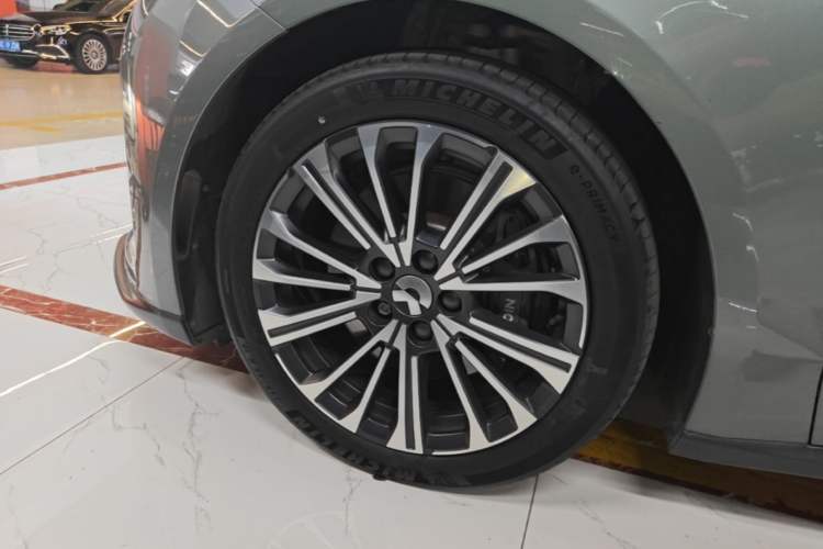 Used Nio ET5T 2023 75 kWh Touring Left Front Wheel Hub