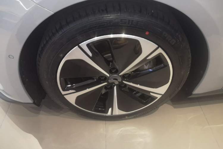 Used Nio ET5T 2023 75 kWh Touring Left Front Wheel Hub