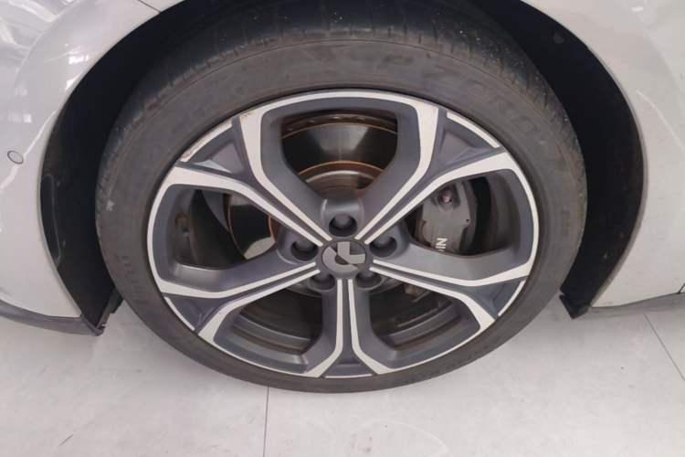 Used Nio ET5T 2023 75 kWh Touring Left Front Wheel Hub