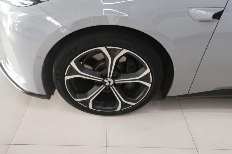 Used Nio ET5T 2023 75 kWh Touring Left Front Wheel Hub