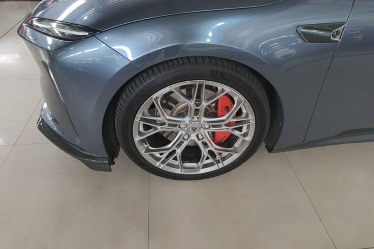 Used Nio ET5T 2023 75 kWh Touring Left Front Wheel Hub