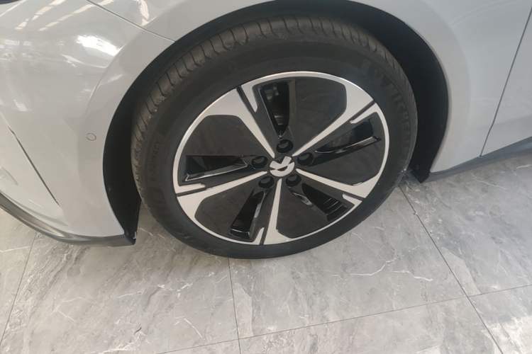 Used Nio ET5T 2023 75 kWh Touring Left Front Wheel Hub