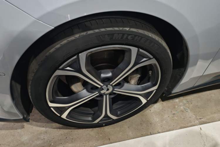 Used Nio ET5T 2023 75 kWh Touring Left Front Wheel Hub