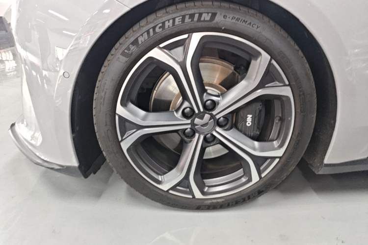 Used Nio ET5T 2023 75 kWh Touring Left Front Wheel Hub