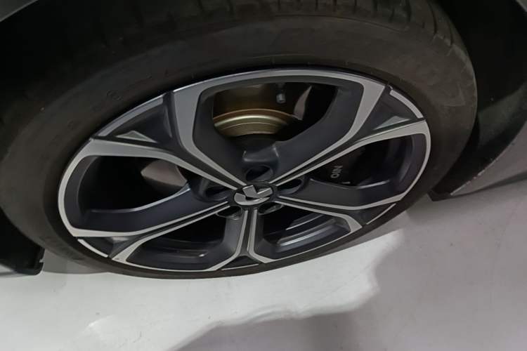 Used Nio ET5T 2023 75 kWh Touring Left Front Wheel Hub