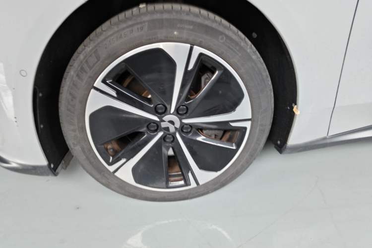 Used Nio ET5T 2023 75 kWh Touring Left Front Wheel Hub