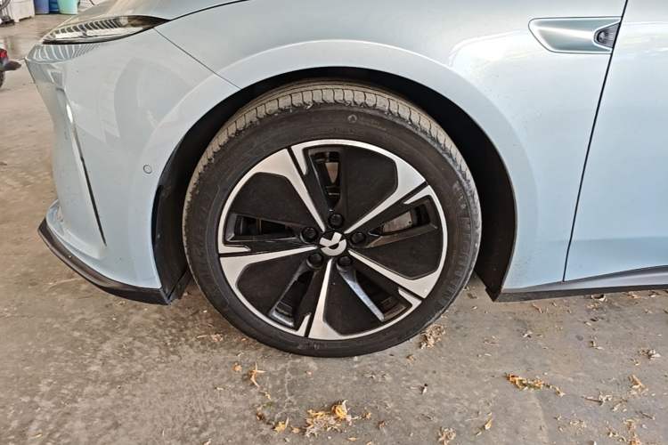 Used Nio ET5T 2023 75 kWh Touring Left Front Wheel Hub