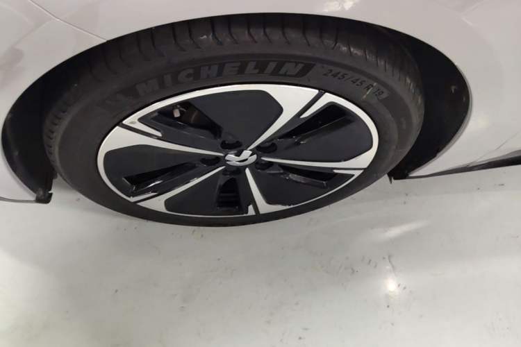 Used Nio ET5T 2023 75 kWh Touring Left Front Wheel Hub