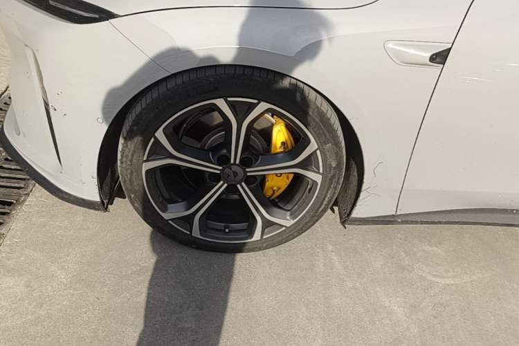 Used Nio ET5T 2023 75 kWh Touring Left Front Wheel Hub