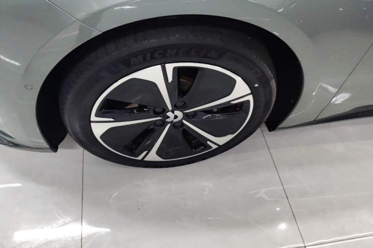Used Nio ET5T 2023 75 kWh Touring Left Front Wheel Hub